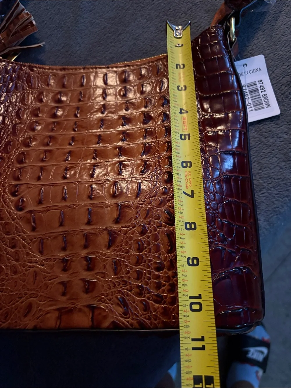 FASHION Women's Croc-Embossed Crossbody Bag in Brown